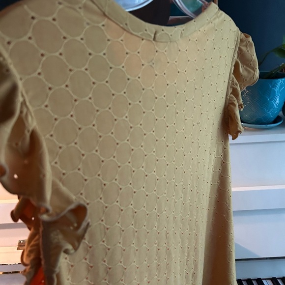 Kim & Cami Mustard Ruffle Sleeve Muscle Tee M - Picture 7 of 15